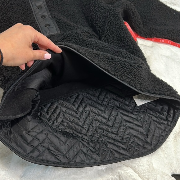 🆕 Athleta cozy Sherpa snap sweatshirt black size medium - Picture 12 of 12